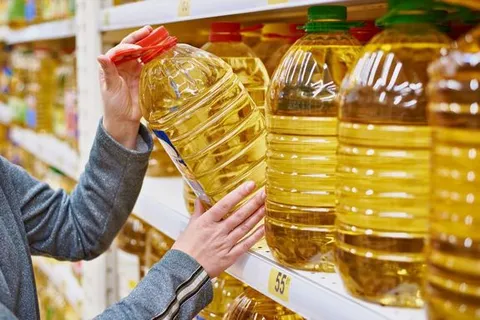بیش از ۶۰ هزار تن روغن نباتی در گمرکات معطل ماندند