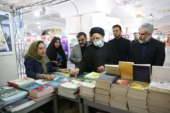 تصاویر | بازدید رئیس جمهور از نمایشگاه بین المللی کتاب