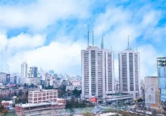 سنگ بانک‌ها پیش پای لنگ مستأجران