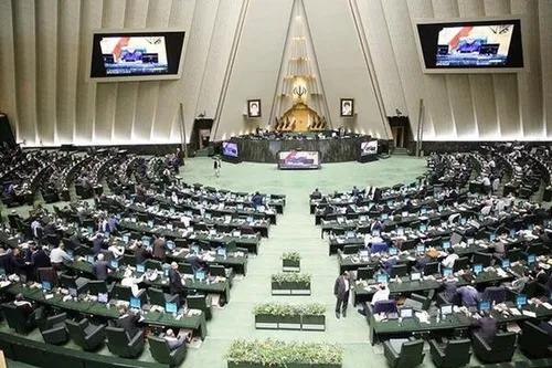 چه کسانی همراه رئیس مجلس به بیروت رفتند؟