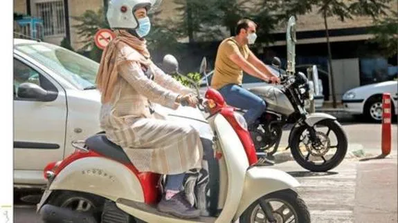 فرق بین زن تَرک‌نشین و زن راننده موتور چیست؟!