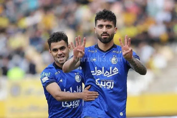 مدافع استقلال به سپاهان پیوست