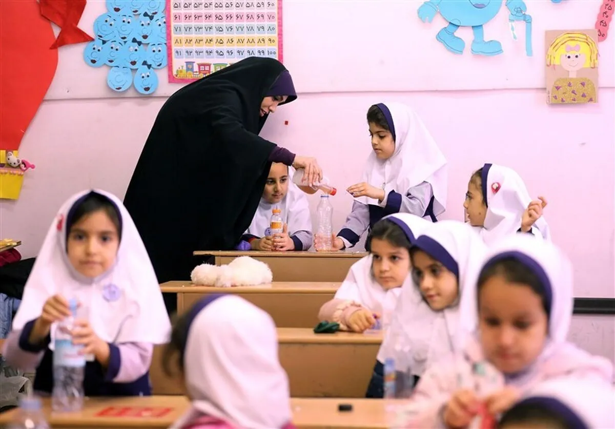 بر چه اساسی پرونده دانش آموزان فقط به پدر داده می‌شود؟