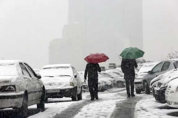 مدارس ابتدایی برخی مناطق تهران تعطیل شد