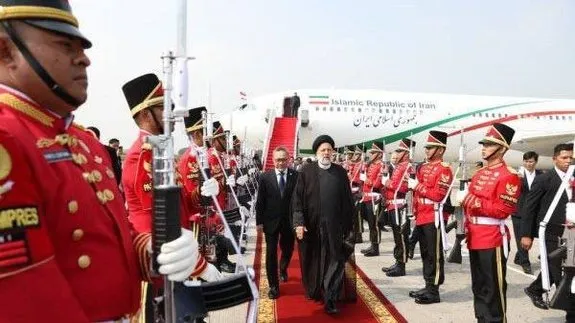 رییسی به اندونزی رسید