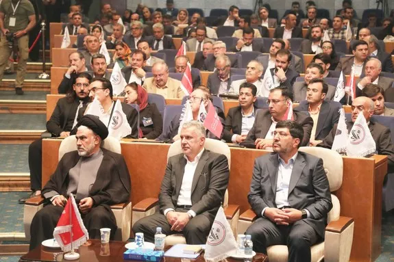 اعطای نشان برترین انتخاب ملی و لوح نشان برترین انتخاب ملی در صنعت بانکداری در اجلاس انتخاب ملی به موسسه اعتباری ملل اعطا شد