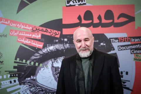 راز موفقیت ذبیح‌الله منصوری در فرهنگ کتاب‌خوانی در مستند «مشت‌زنی در رینگ ترجمه»