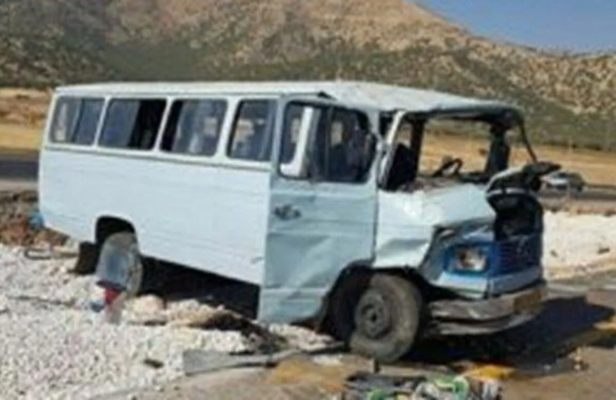 واژگونی مینی‌بوس در ورودی مشهد ۱۵ مصدوم برجا گذاشت