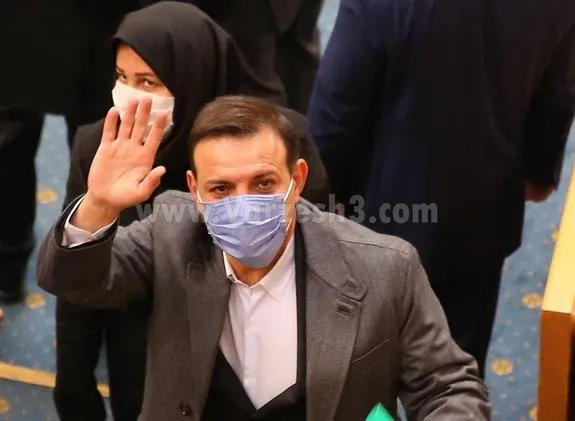 عزیزی‌خادم ۲ سال محروم شد!