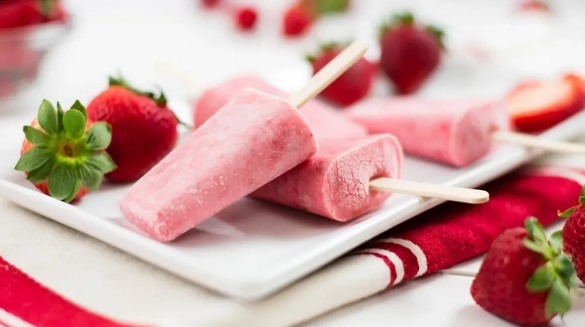 بستنی ژله‌ای با توت فرنگی طعمی بی‌نظیر