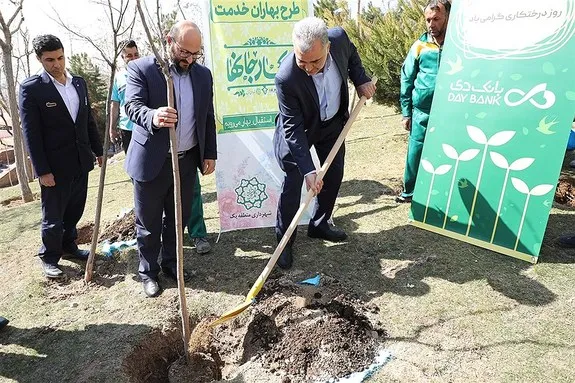 ۱۰۰۰ نهال همدلی بانک دی کاشته شد