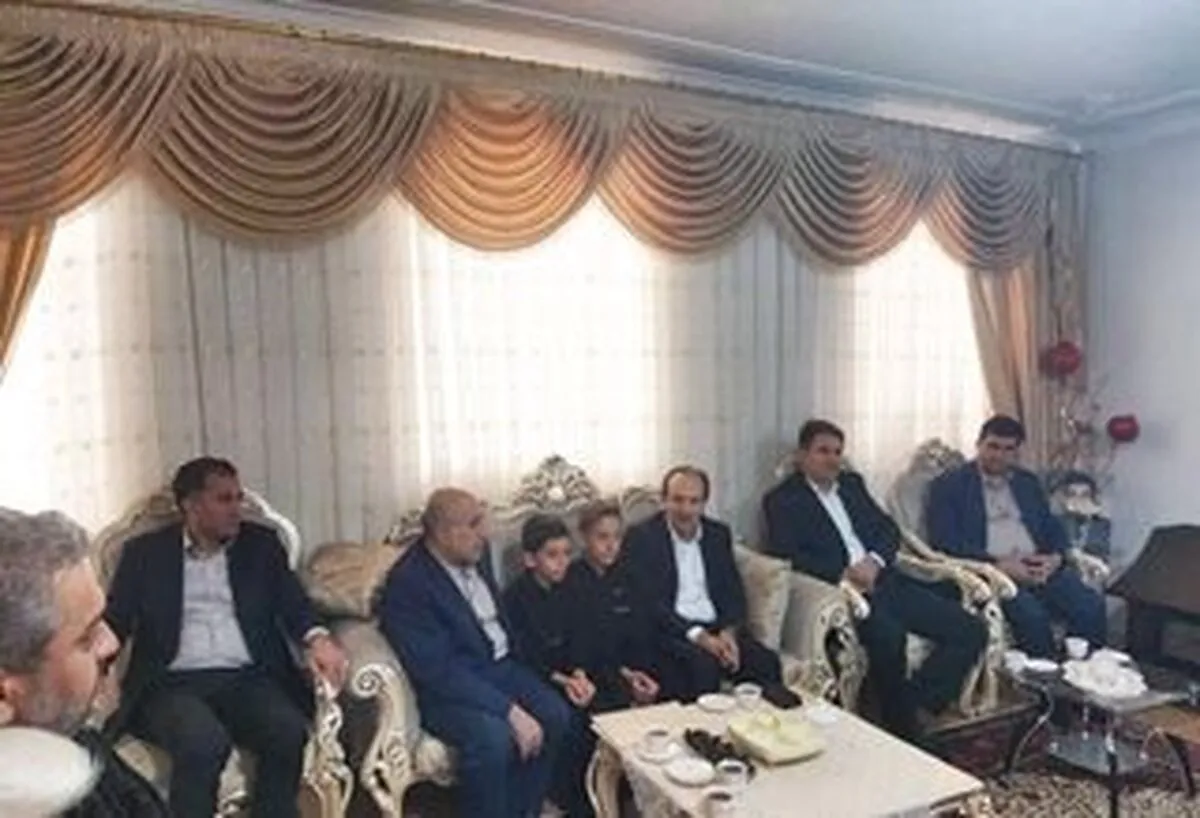 مدیرعامل بیمه آسیا با خانواده مرحوم مهرعلی حسین زاده از کارکنان این شرکت، دیدار کرد.