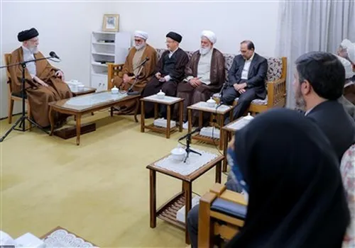 رهبر انقلاب:معارف ائمه (ع) با شیوه&zwnj;های درست به دنیا منعکس شود