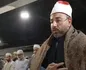 استفاده از موبایل توسط امام جماعت وسط نماز!