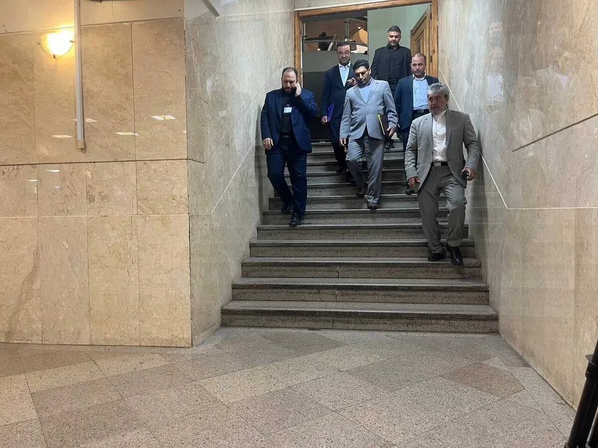 اردشیر مطهری هم آمد