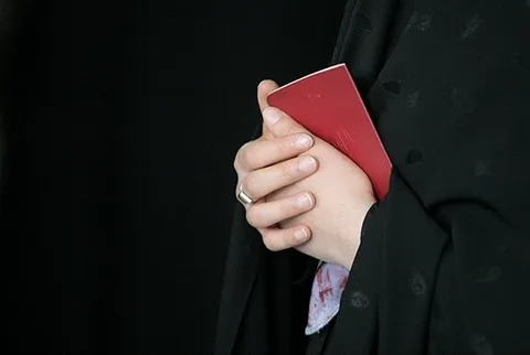 تعیین تکلیف شناسنامه های جلد قرمز