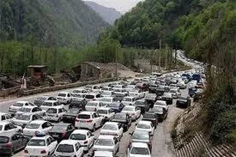 ترافیک در محور‌های هراز و کندوان سنگین است