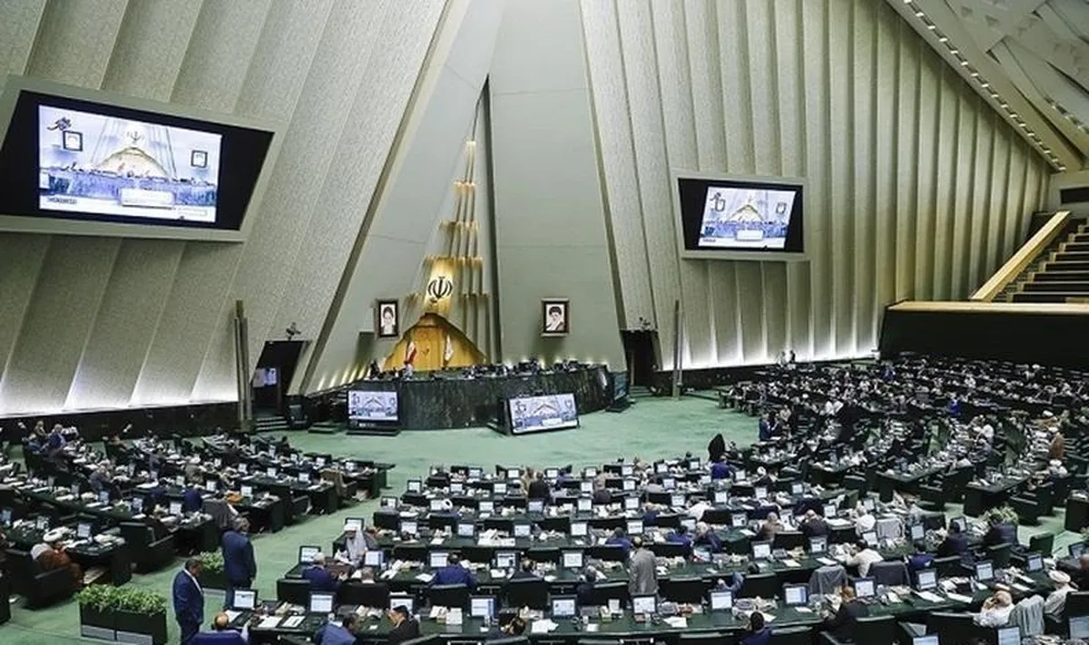 جلسه علنی ۴ تیرماه مجلس آغاز شد