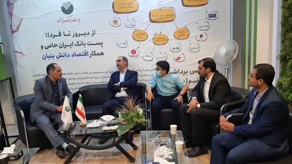تجلیل قائم مقام همکاری های مرکز تحول و پیشرفت ریاست جمهوری از خدمات پست بانک ایران