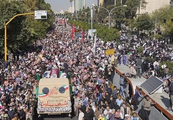 شیراز میزبان آیین تشییع پیکر ۱۱ شهید حرم شاهچراغ (ع)