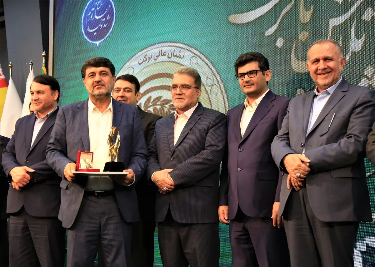 اعطای نشان عالی برکت به مدیرعامل بانک پارسیان