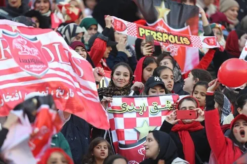 درگیری هواداران پرسپولیس مقابل باشگاه