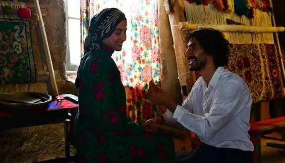  شاهو  یک قهرمان در فیلم  اتاقک گلی  بود
