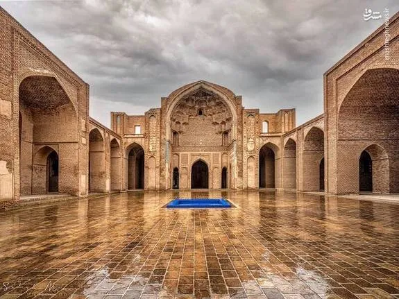 نمایی از مسجد جامع زیبای ورامین