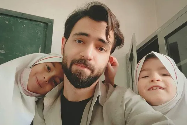 معلم مشهور این روزهای فضای مجازی را بشناسید