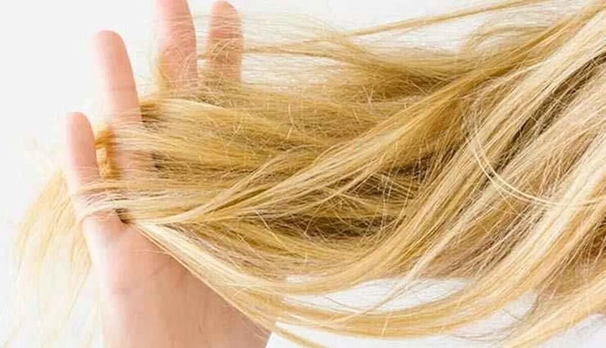 چه چیزی باعث خشکی مو می‌شود؟